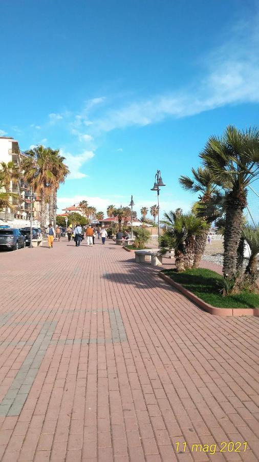 Апартаменти Casa Al Mare Вентімілья Екстер'єр фото
