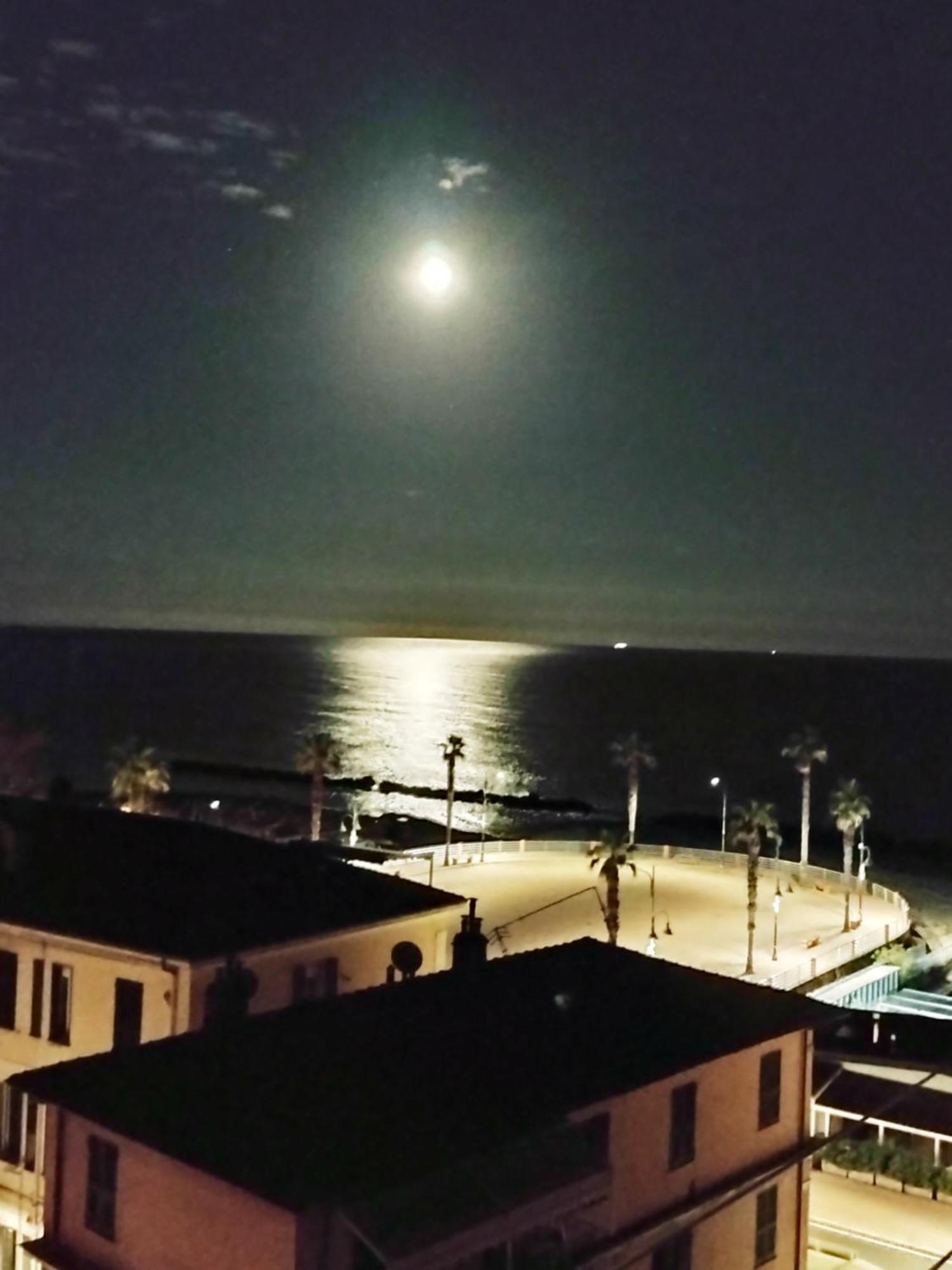 Апартаменти Casa Al Mare Вентімілья Екстер'єр фото